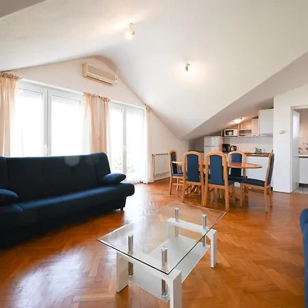 Lucas With Balconies Apartman