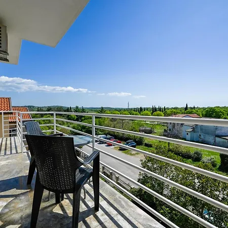 Lucas With Balconies * Ровинь