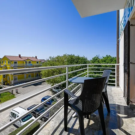 Lucas With Balconies Apartman *